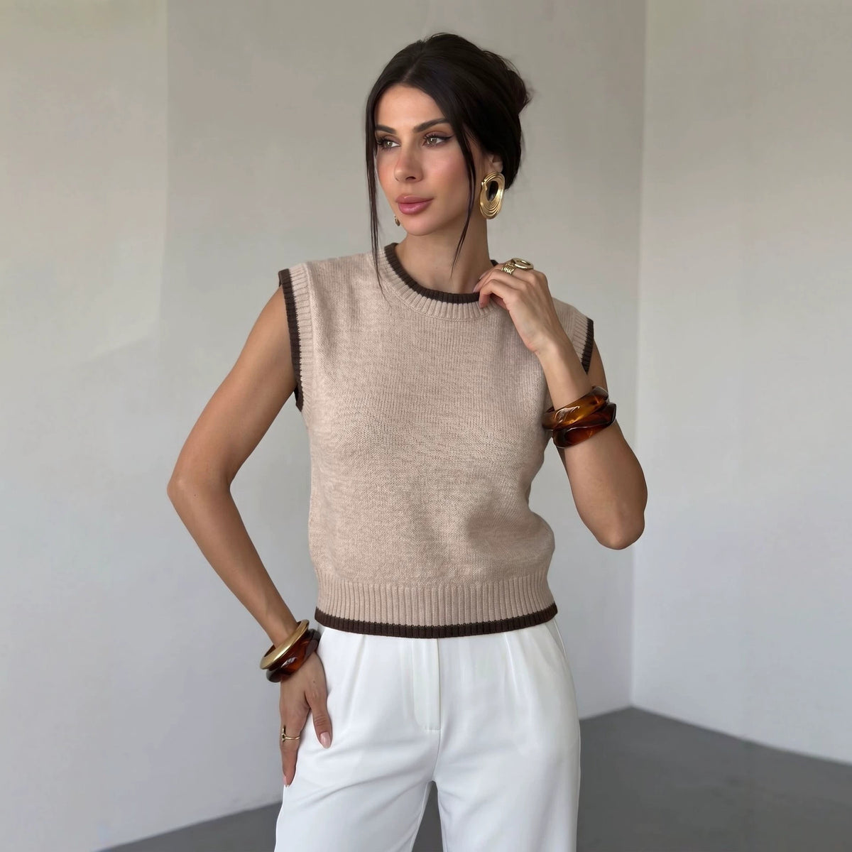 Fall and Winter New Color-Blocked Round Neck Knit Vest for Women, Loose Sleeveless Sweater Top