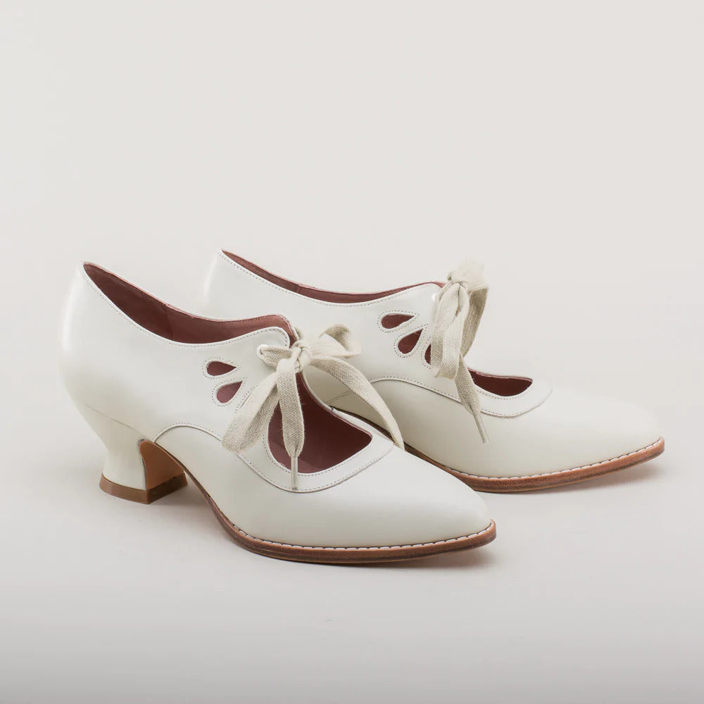 Hollow-out high-heeled lace-up large-size women's casual shoes